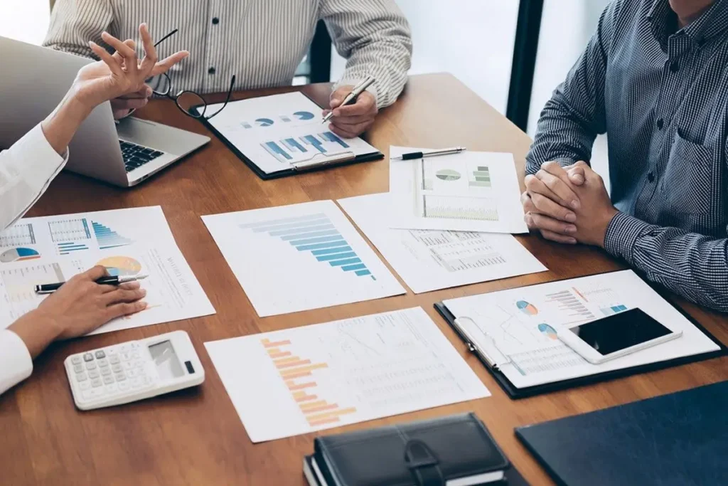 Phân biệt Data analyst và Data Scientist