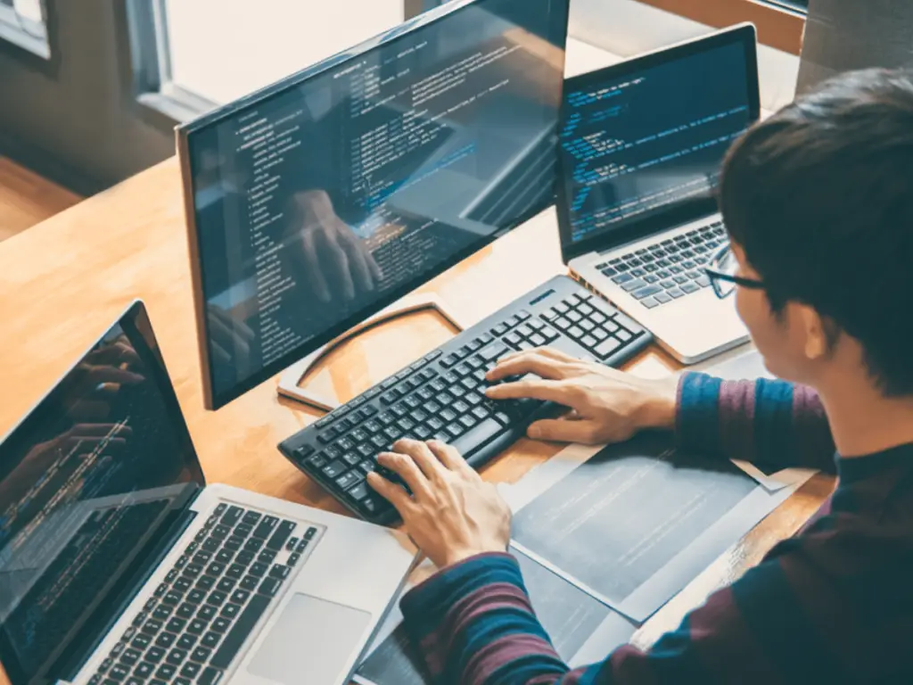 Phân biệt Data analyst và Data Scientist